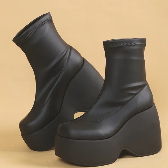 Soldd Ladies chunky platform boots sz 7.5 - Picture 9 of 16